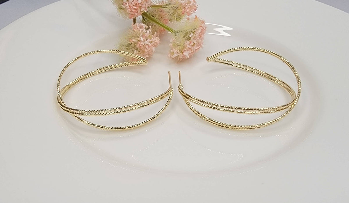 BETTYOH INC - LAZER CUT CRISS CROSS HOOP EARRINGS.