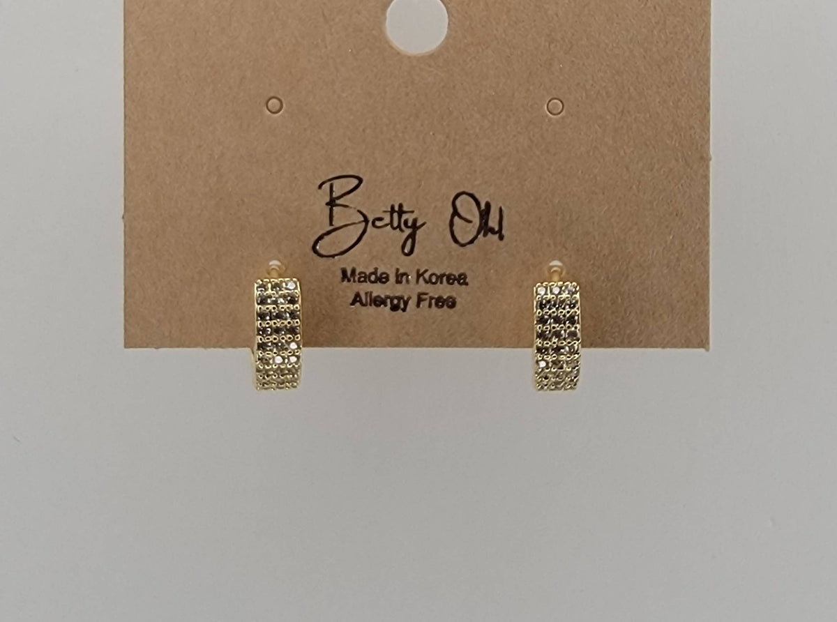 BETTYOH INC - CZ SMALL CLICKER EARRINGS.