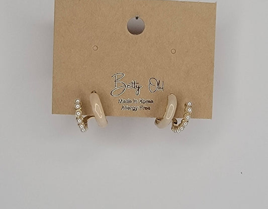 BETTYOH INC - SMALL DOUBLE LAYRED HOOP EARRINGS.