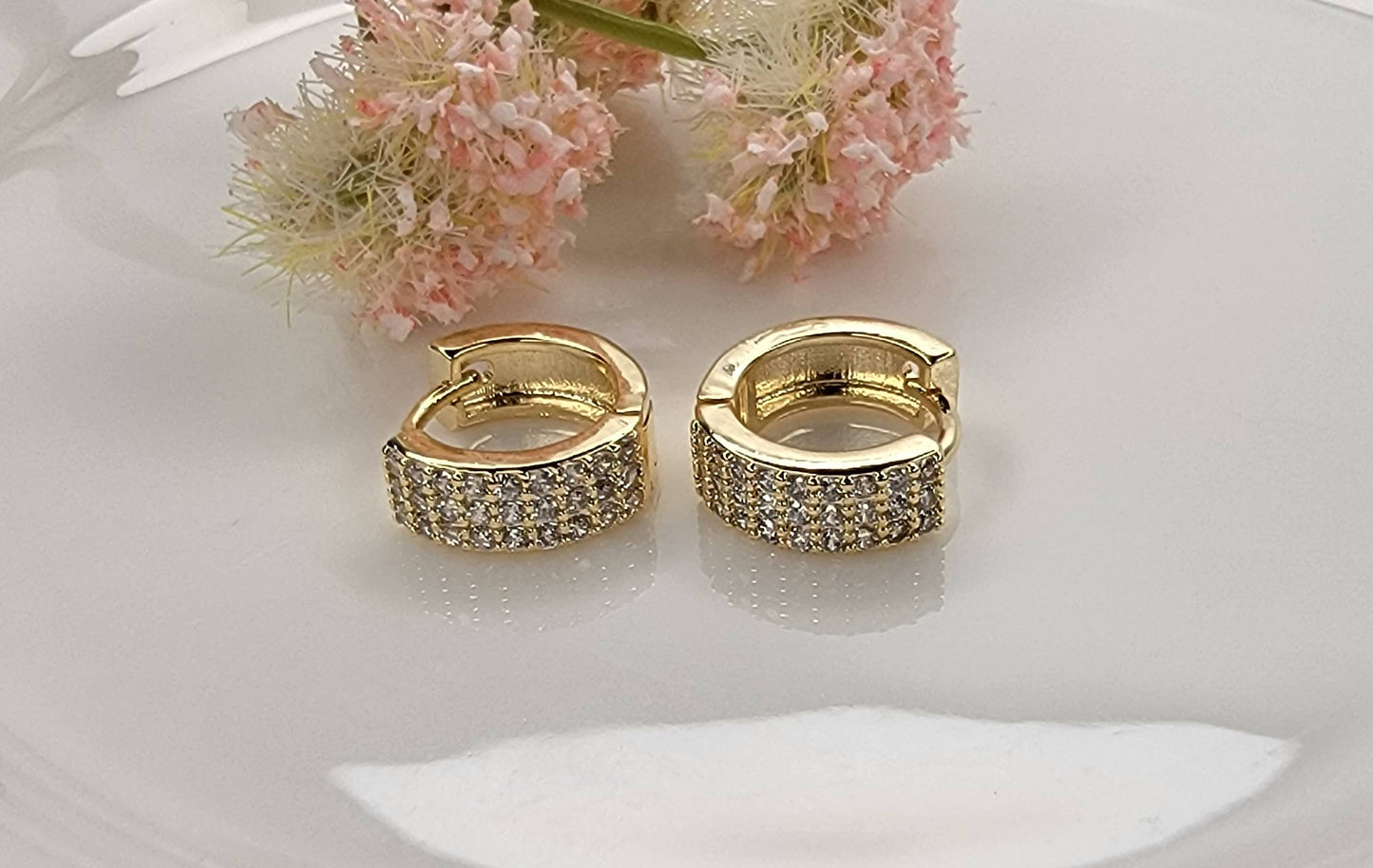 BETTYOH INC - CZ SMALL CLICKER EARRINGS.