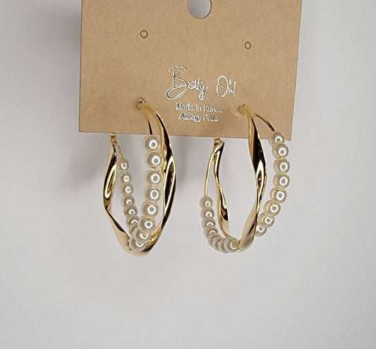 BETTYOH INC - PEARL DECORATED CRISS CROSS GOLD HOOP EARRINGS.