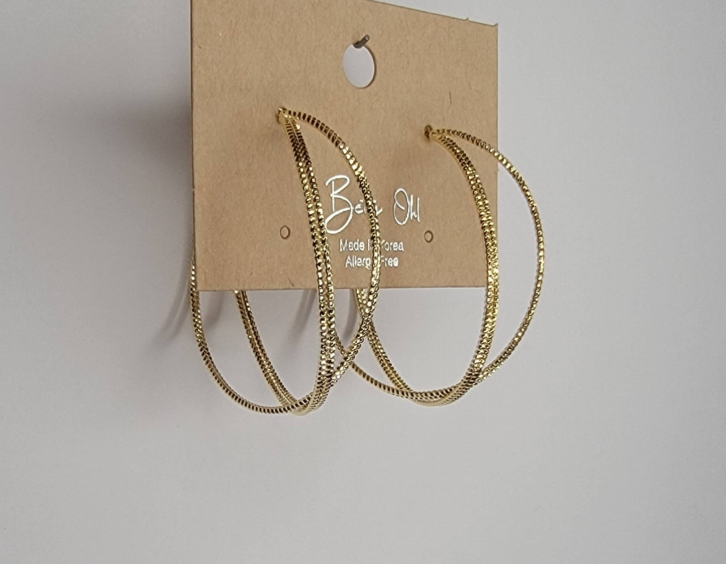 BETTYOH INC - LAZER CUT CRISS CROSS HOOP EARRINGS.