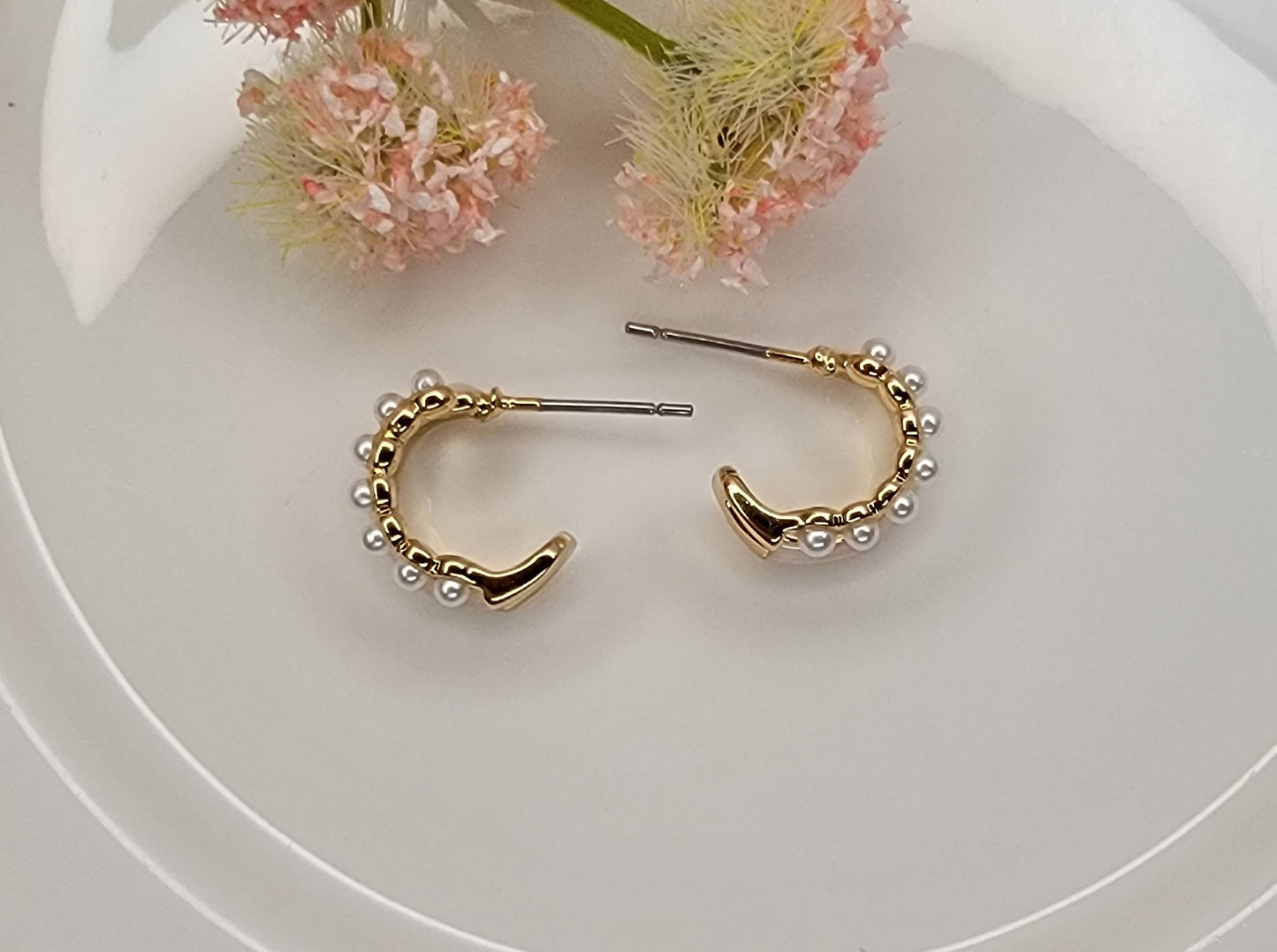 BETTYOH INC - SMALL DOUBLE LAYRED HOOP EARRINGS.