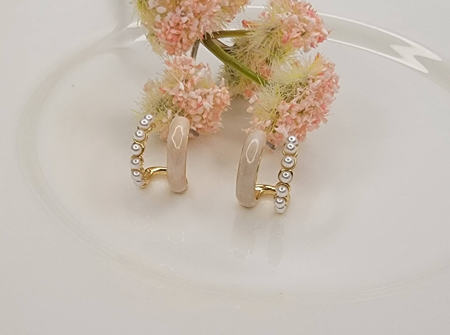BETTYOH INC - SMALL DOUBLE LAYRED HOOP EARRINGS.