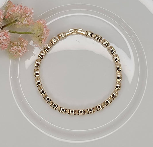 BETTYOH INC - OVAL CZ TENNIS BRACELET.