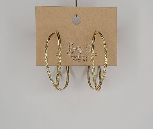 BETTYOH INC - LAZER CUT CRISS CROSS HOOP EARRINGS.