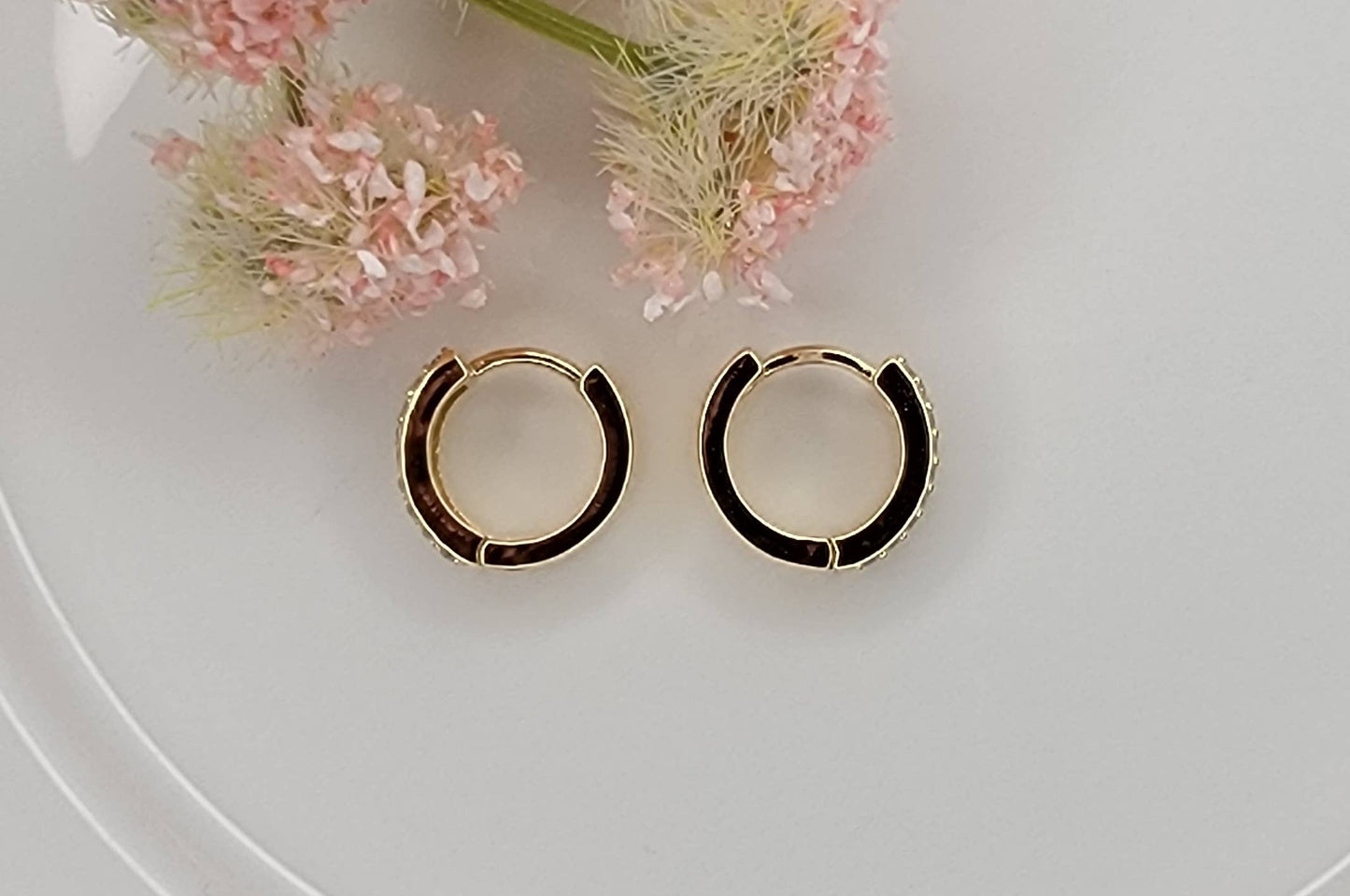 BETTYOH INC - CZ SMALL CLICKER EARRINGS.