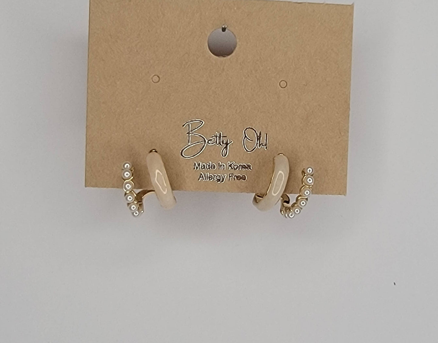 BETTYOH INC - SMALL DOUBLE LAYRED HOOP EARRINGS.