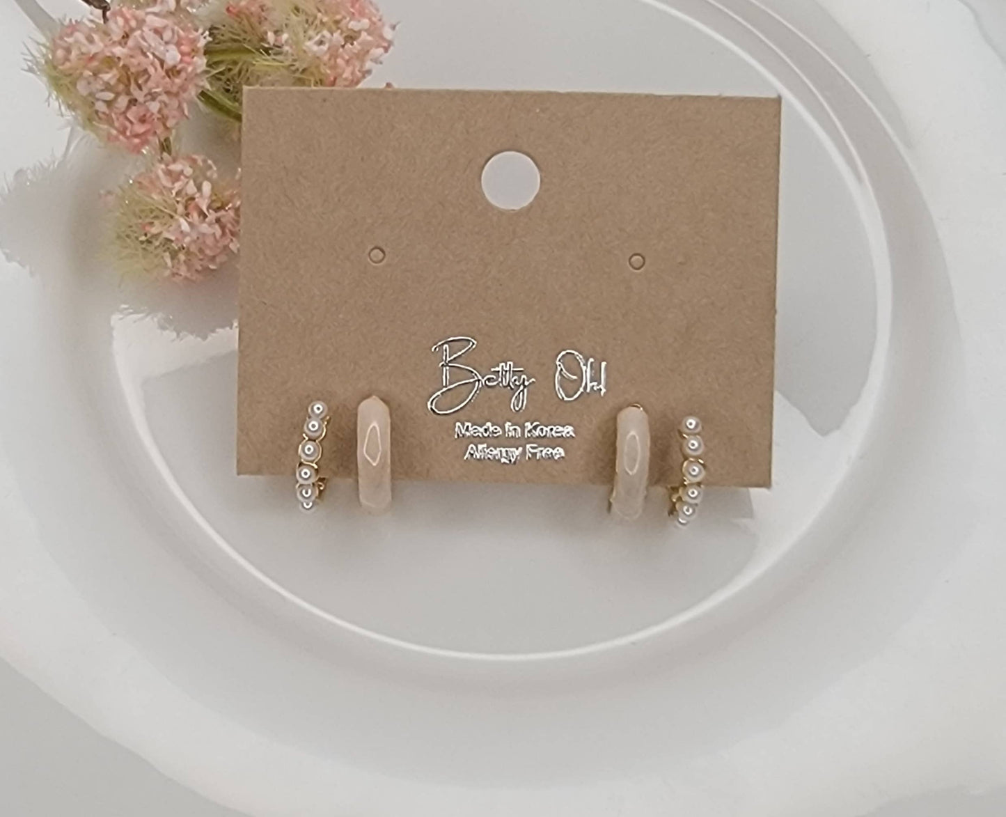 BETTYOH INC - SMALL DOUBLE LAYRED HOOP EARRINGS.